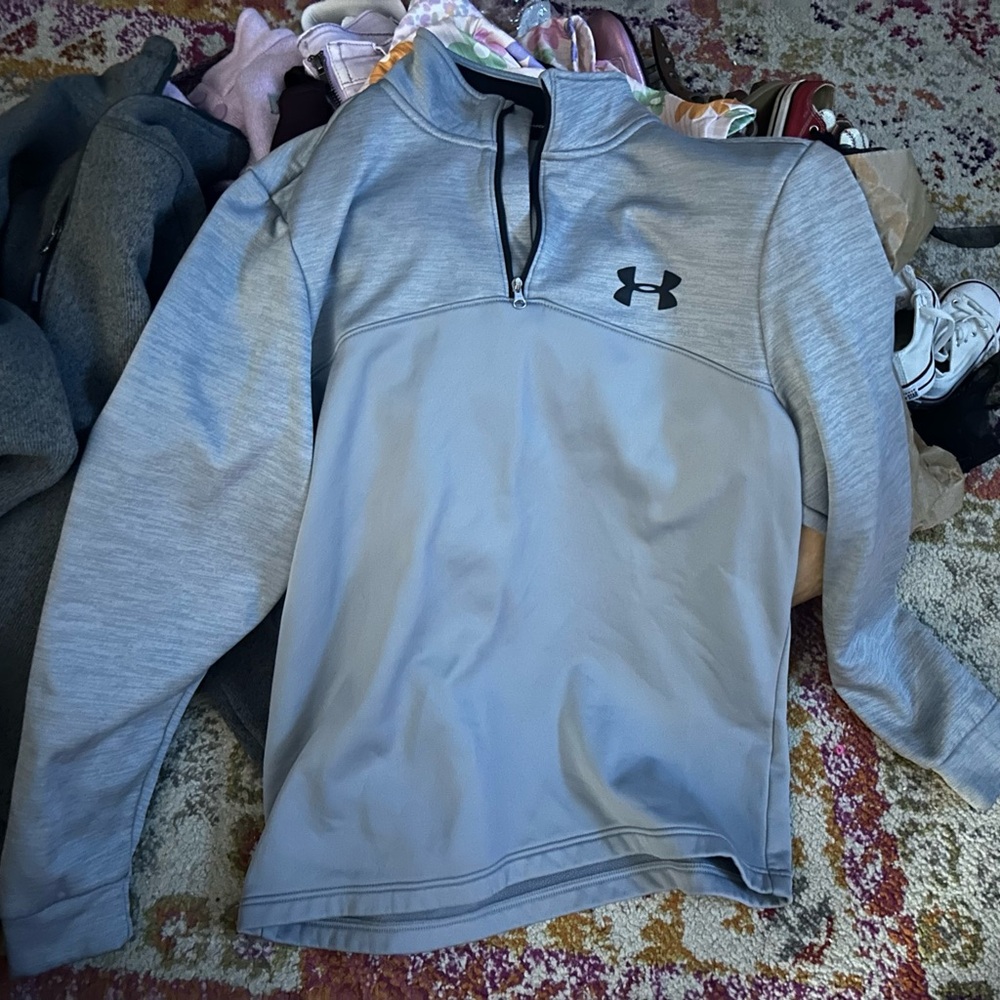 UA pullover